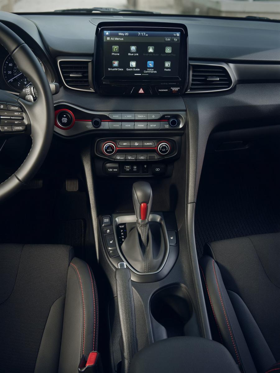 Детали интерьера Hyundai Veloster 2018 года  (NA) (фото 34 из 37)